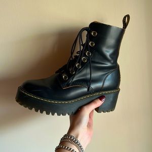 Platform Dr. Martens! US women’s 8